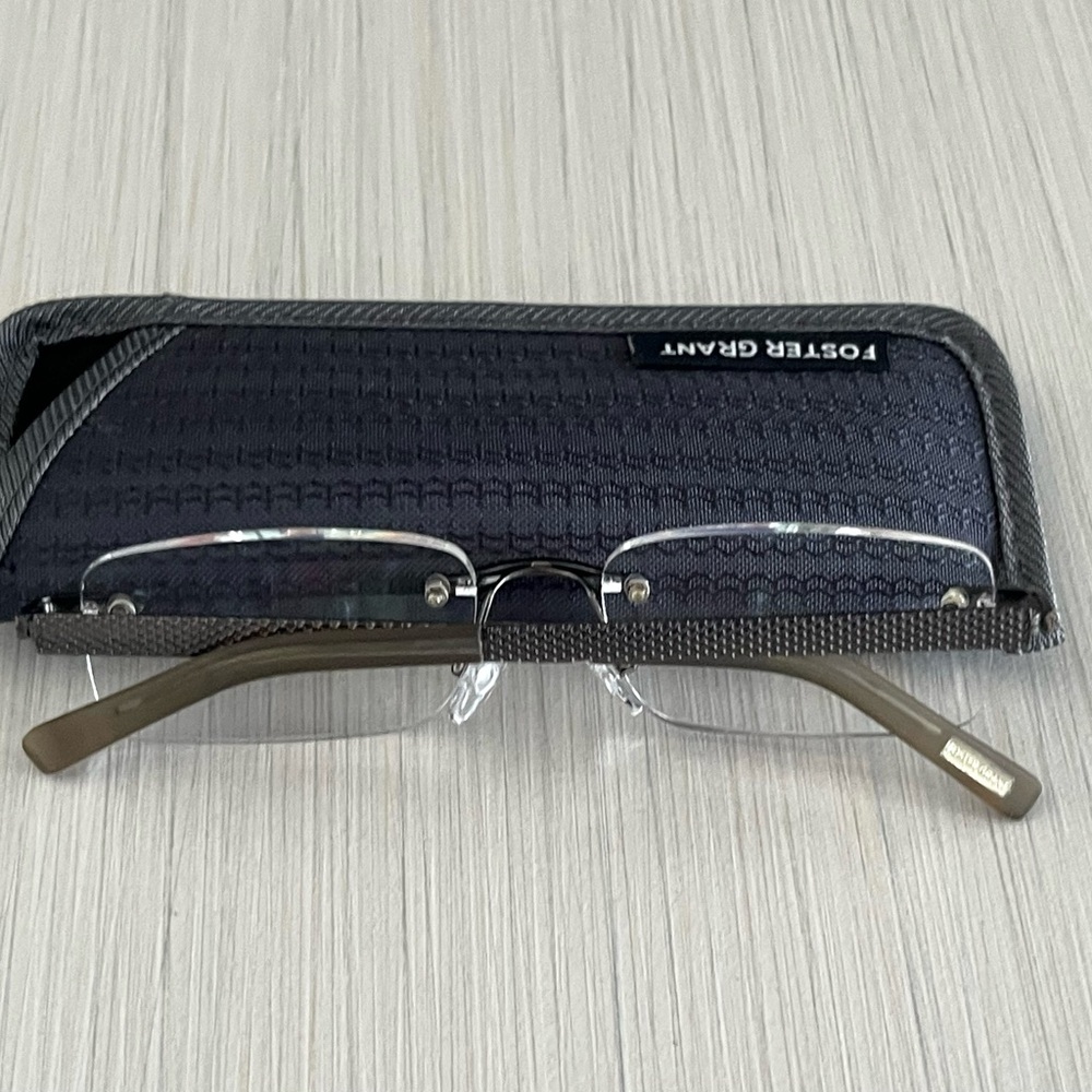 Foster Grant gunmetal readers +250 with Case